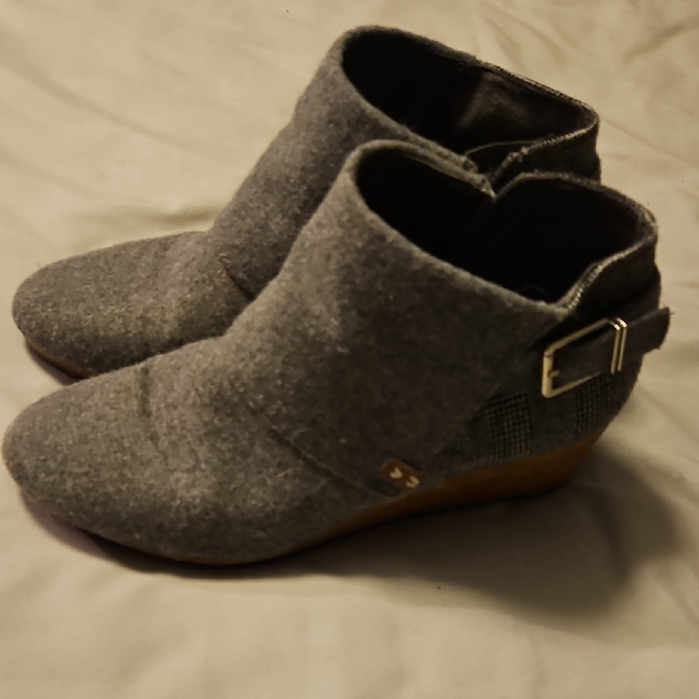 Dr. Scholl's Gray Ankle Booties with Side Buckle